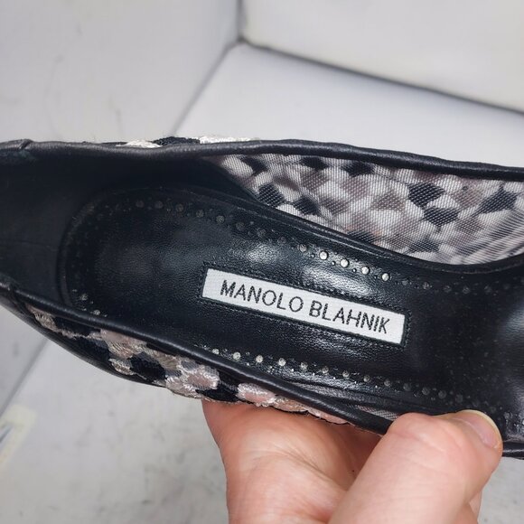 Manolo Blahnik HANGISI BLACK LACE JEWEL BUCKLE PUMP - Picture 3 of 10